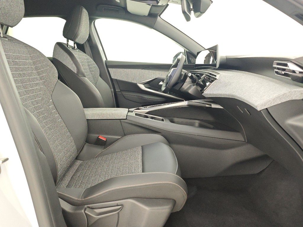 PEUGEOT 3008 Hybrid 145 e-DCS6 Allure - 15