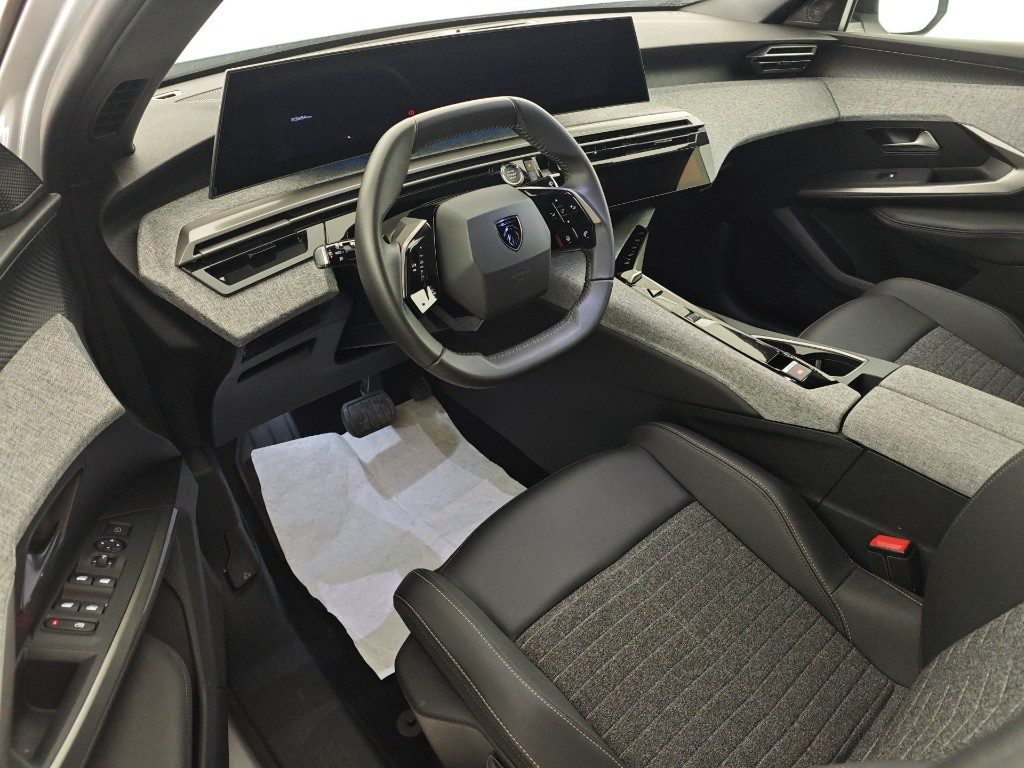 PEUGEOT 3008 Hybrid 145 e-DCS6 Allure - 16
