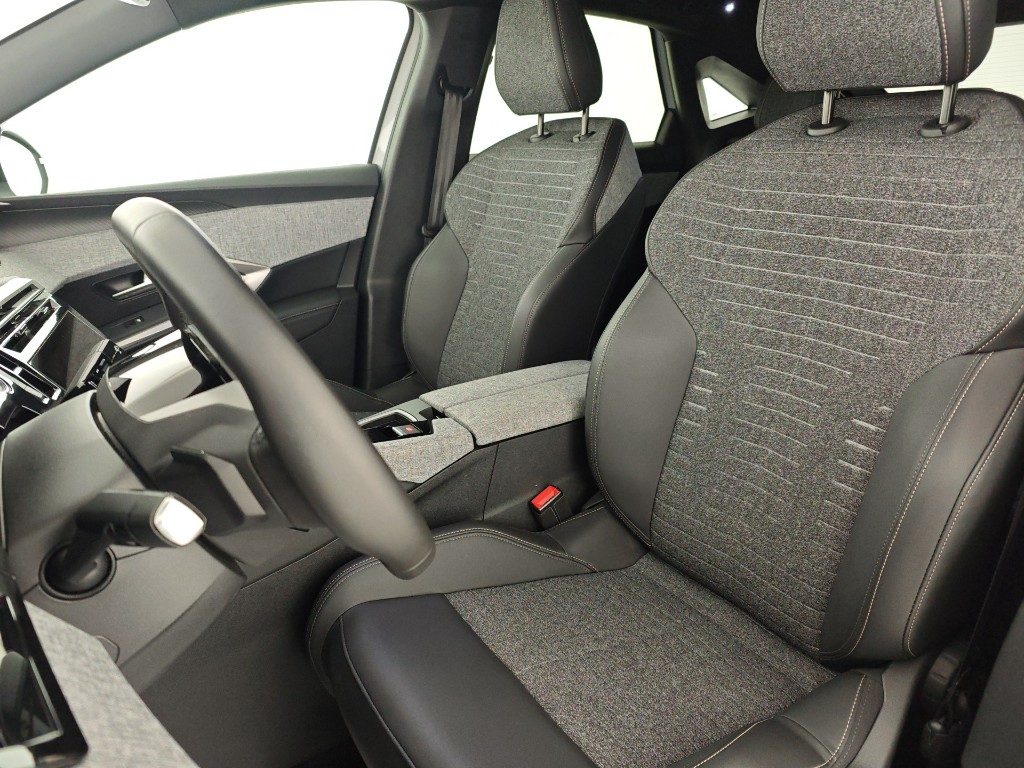 PEUGEOT 3008 Hybrid 145 e-DCS6 Allure - 17