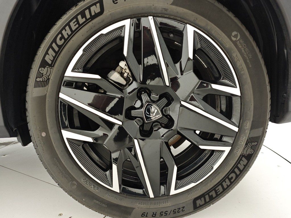 PEUGEOT 3008 Hybrid 145 e-DCS6 Allure - 18