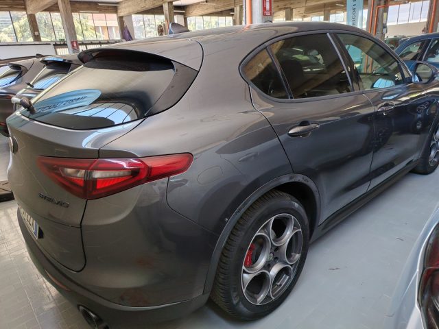 ALFA ROMEO Stelvio — foto 5 di 21