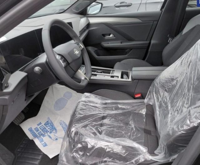 OPEL Astra — foto 3 di 4