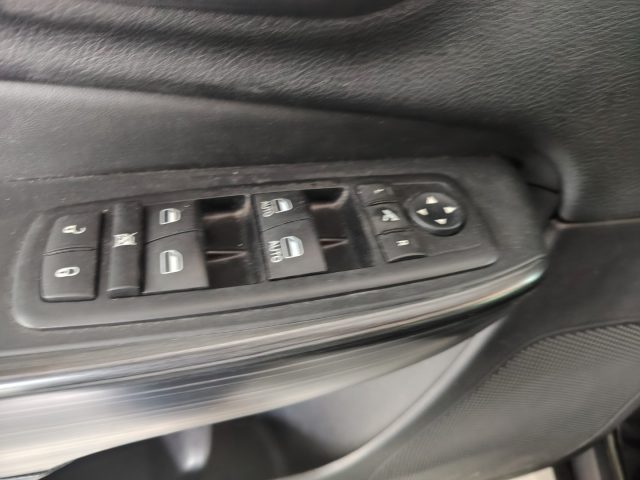 JEEP Cherokee — foto 15 di 24