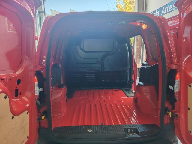 FORD Transit Courier — foto 16 di 20