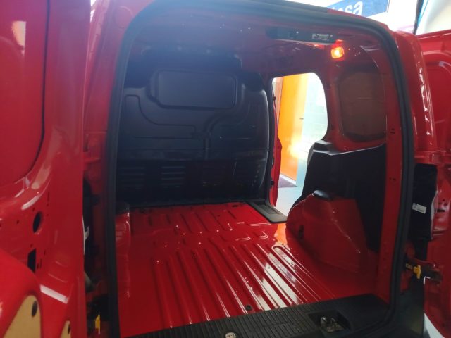 FORD Transit Courier — foto 18 di 20