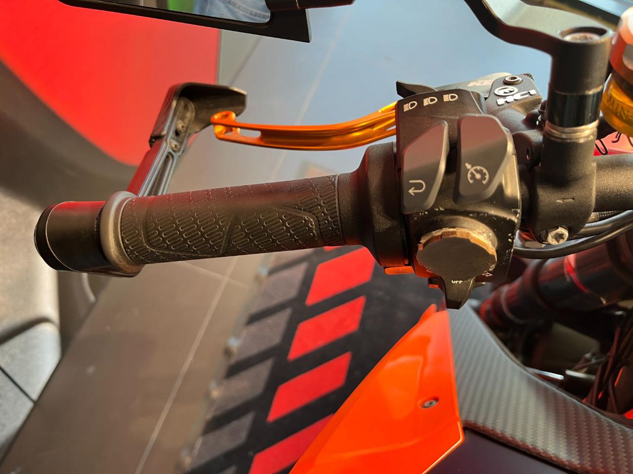 KTM 1290 Super Duke R R - 11