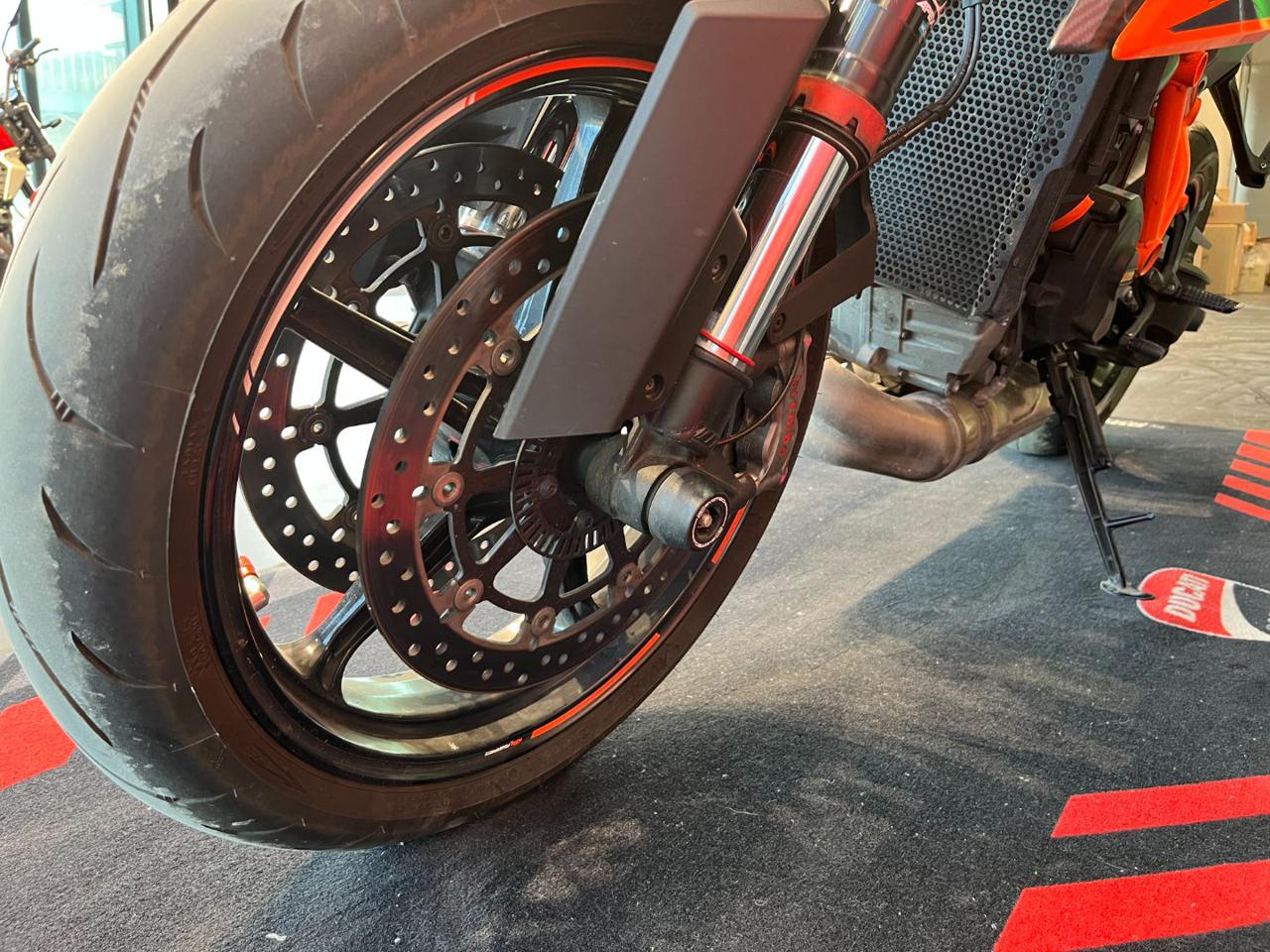 KTM 1290 Super Duke R R - 4