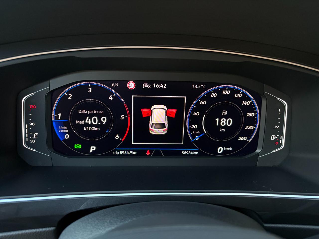 VOLKSWAGEN Tiguan 2.0 TDI 150 CV SCR DSG R-Line - 17