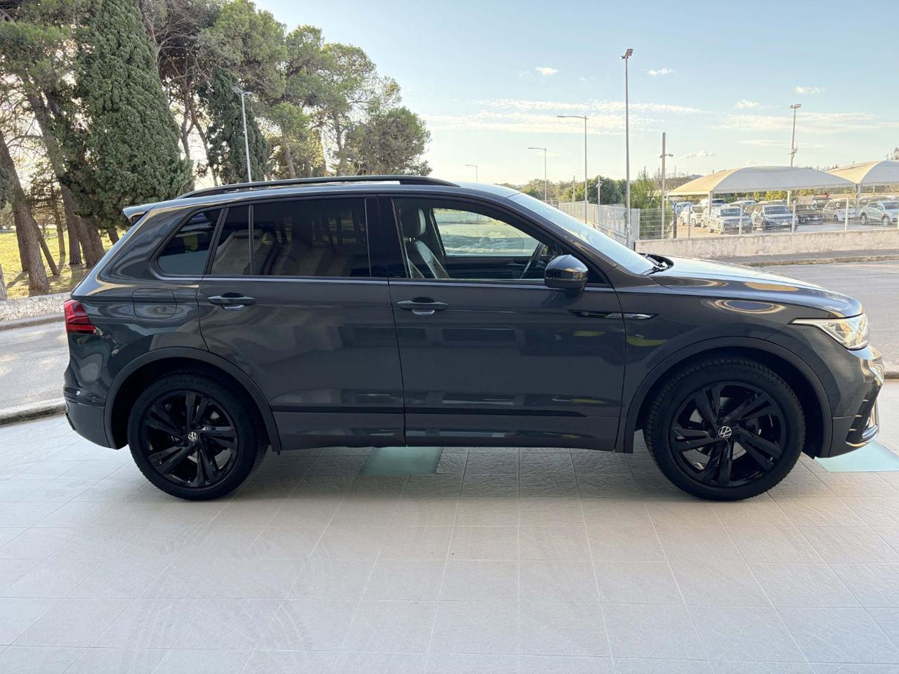 VOLKSWAGEN Tiguan 2.0 TDI 150 CV SCR DSG R-Line - 4