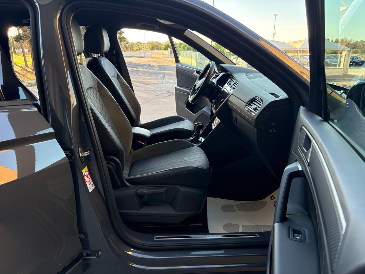 VOLKSWAGEN Tiguan 2.0 TDI 150 CV SCR DSG R-Line - 9
