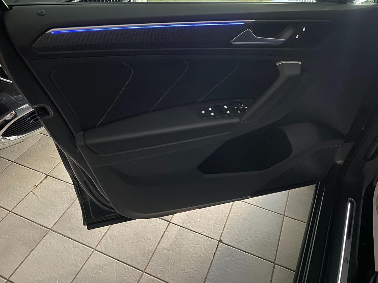 VOLKSWAGEN Tiguan 2.0 TDI 150 CV SCR DSG R-Line - 16