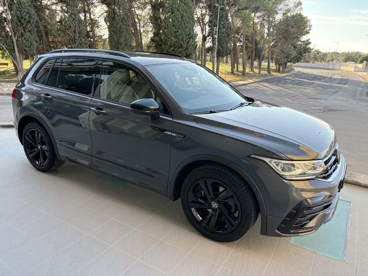 VOLKSWAGEN Tiguan 2.0 TDI 150 CV SCR DSG R-Line - 3