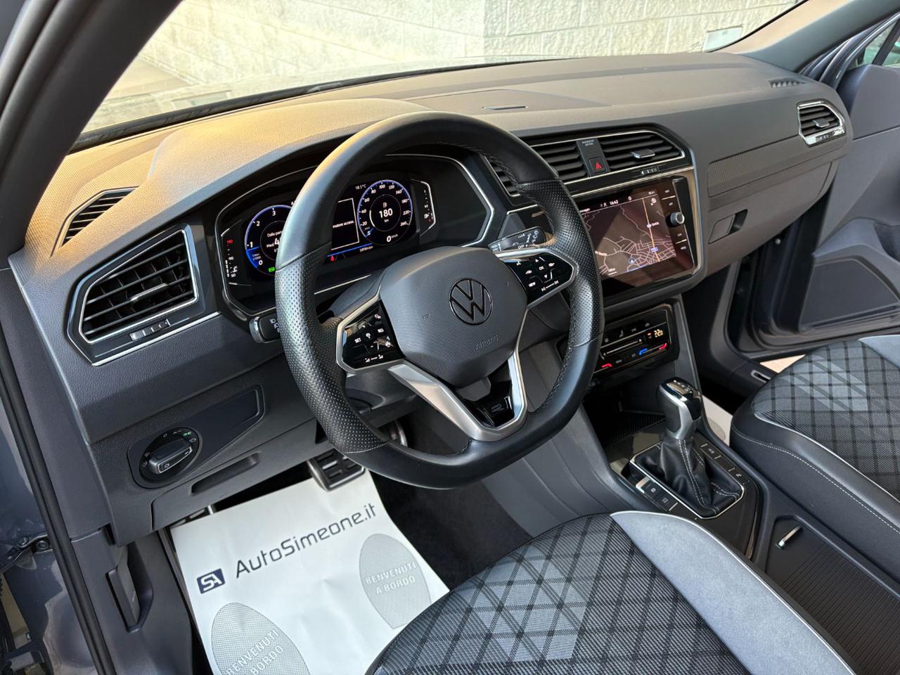 VOLKSWAGEN Tiguan 2.0 TDI 150 CV SCR DSG R-Line - 12