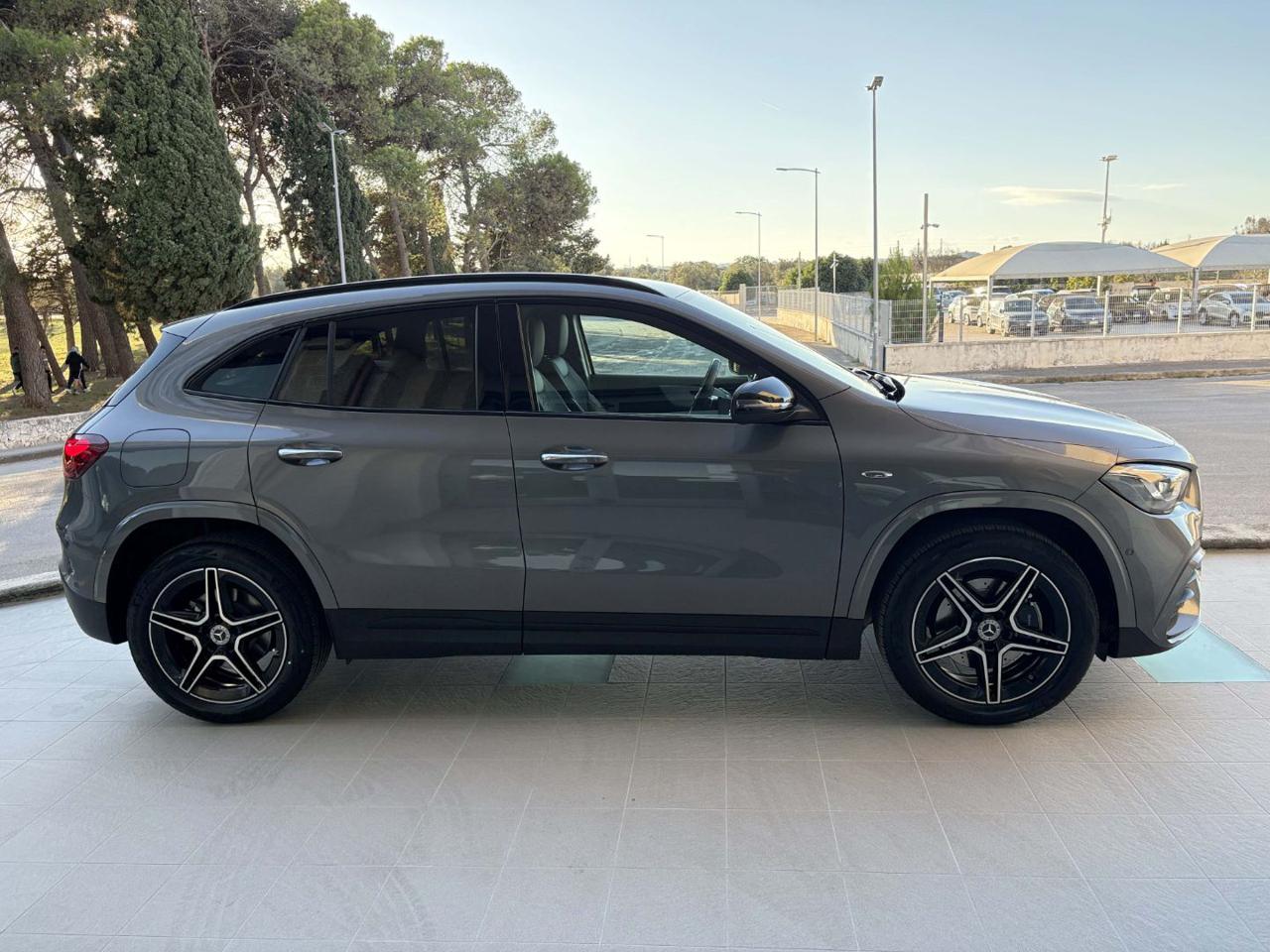 MERCEDES-BENZ GLA 250 e hybrid EQ AMG Line Premium Pack Night. - 4