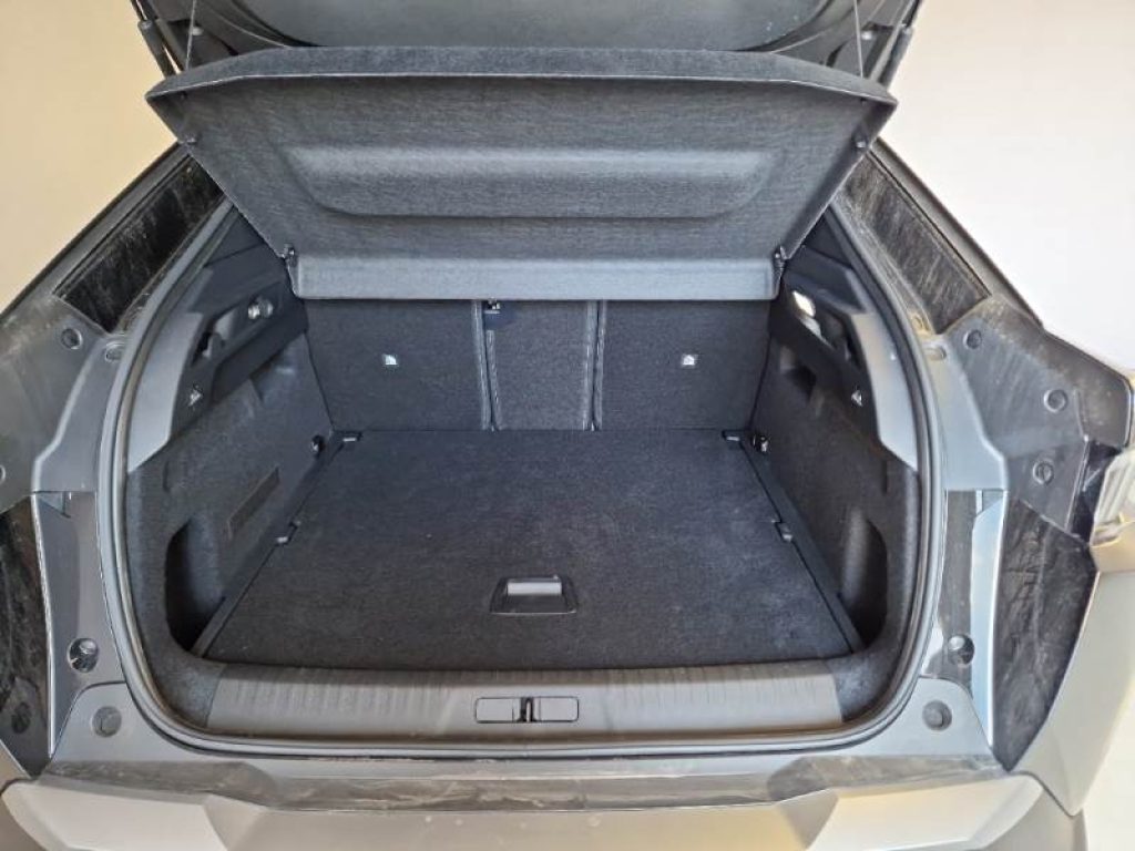 PEUGEOT 3008 Hybrid 145 e-DCS6 Allure - 13