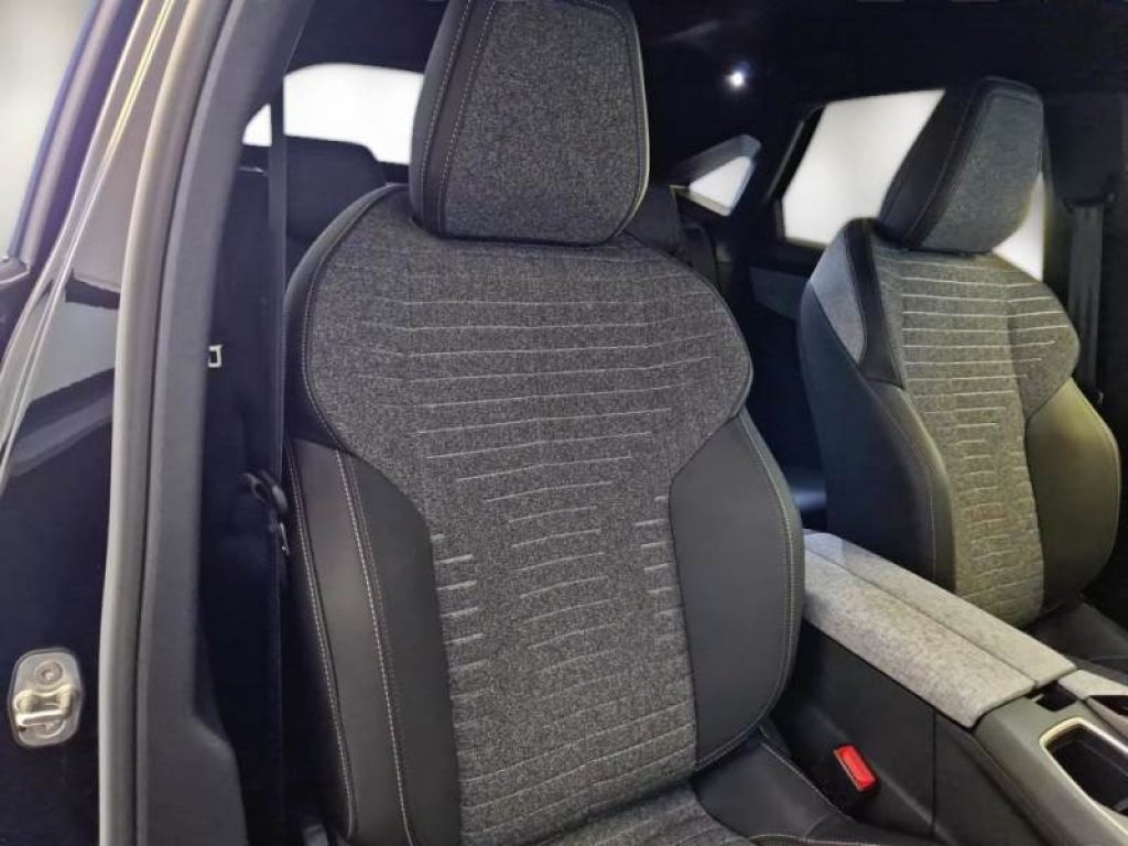PEUGEOT 3008 Hybrid 145 e-DCS6 Allure - 10