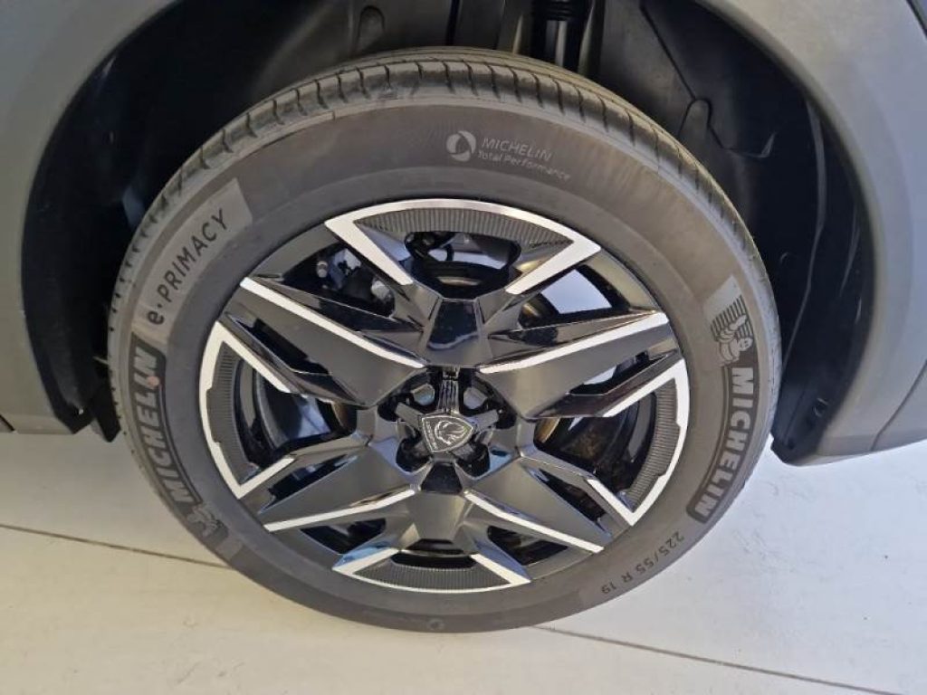 PEUGEOT 3008 Hybrid 145 e-DCS6 Allure - 12