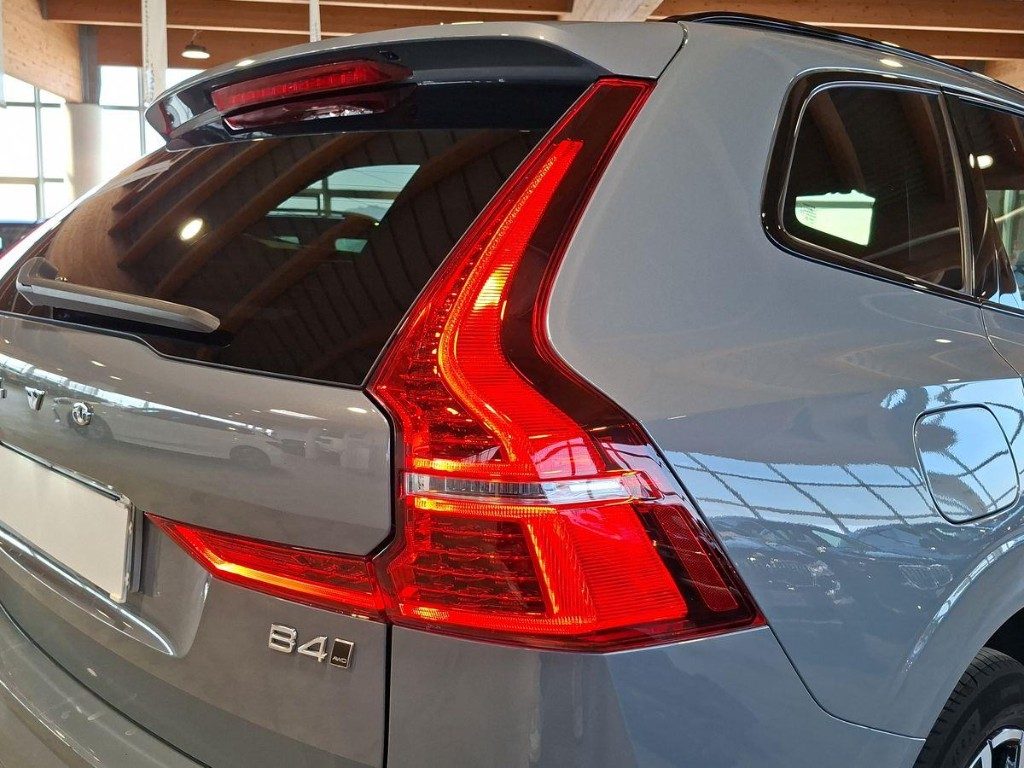 VOLVO XC60 B4 automatico Plus Dark - 6