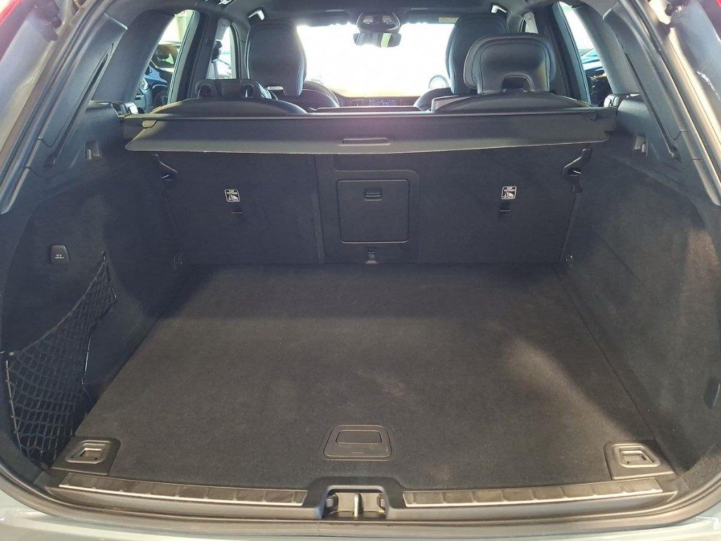 VOLVO XC60 B4 automatico Plus Dark - 14