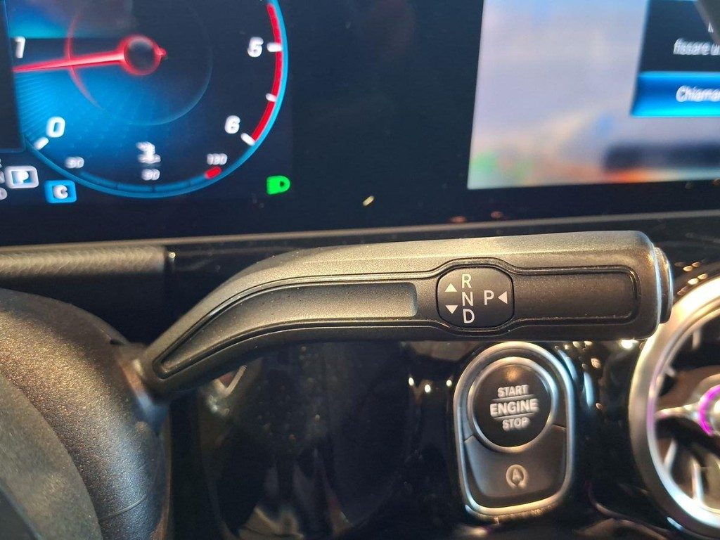 MERCEDES-BENZ GLA 200 d Automatic 4Matic Premium - 11