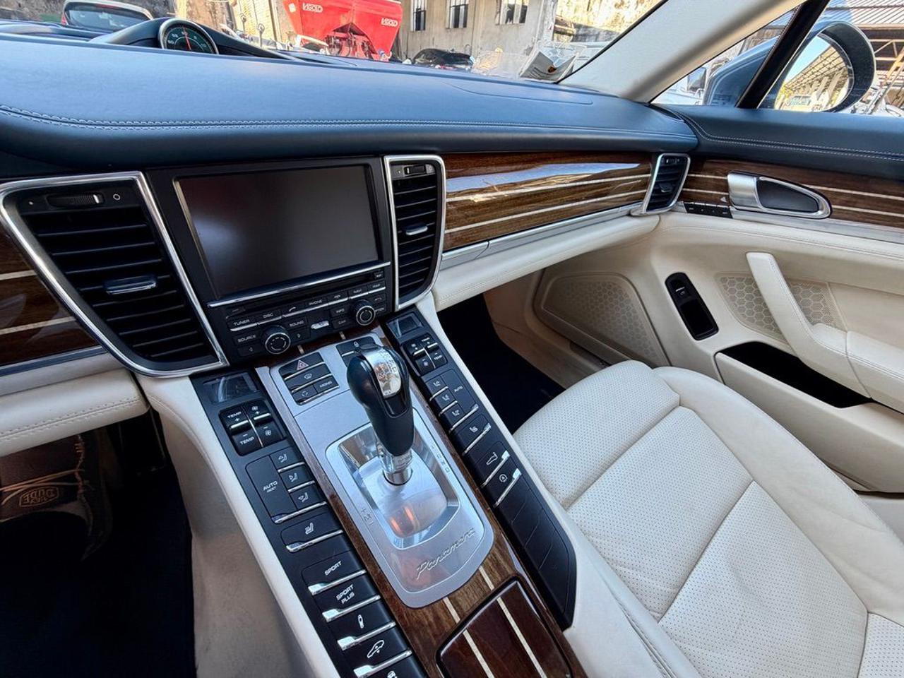PORSCHE Panamera 4.8 4S - 21