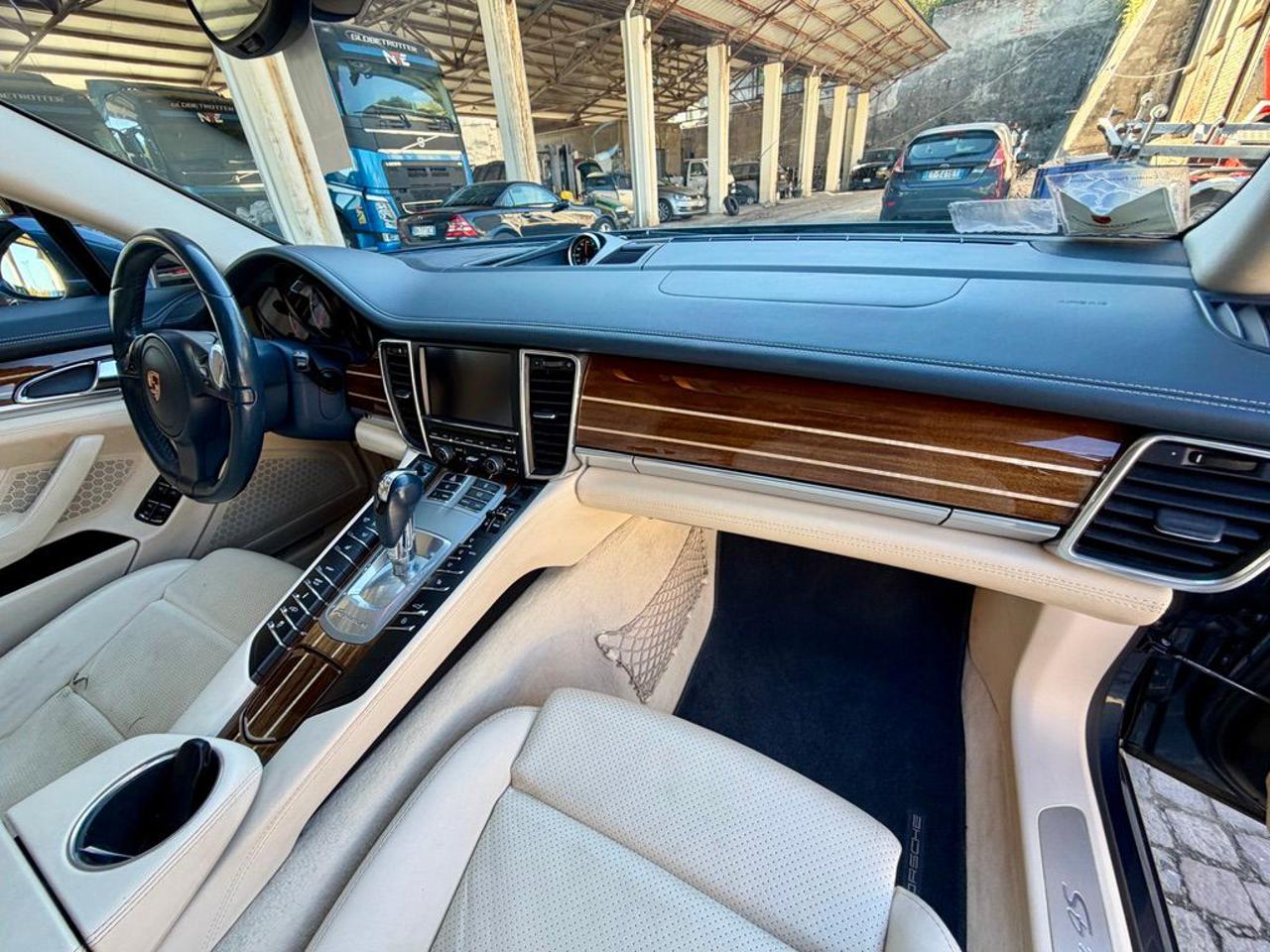 PORSCHE Panamera 4.8 4S - 16