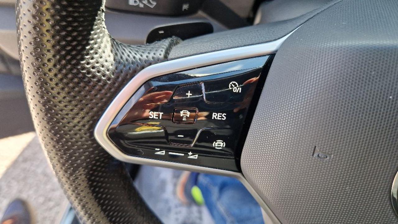 VOLKSWAGEN T-Roc 1.5 TSI ACT DSG R-Line - 10