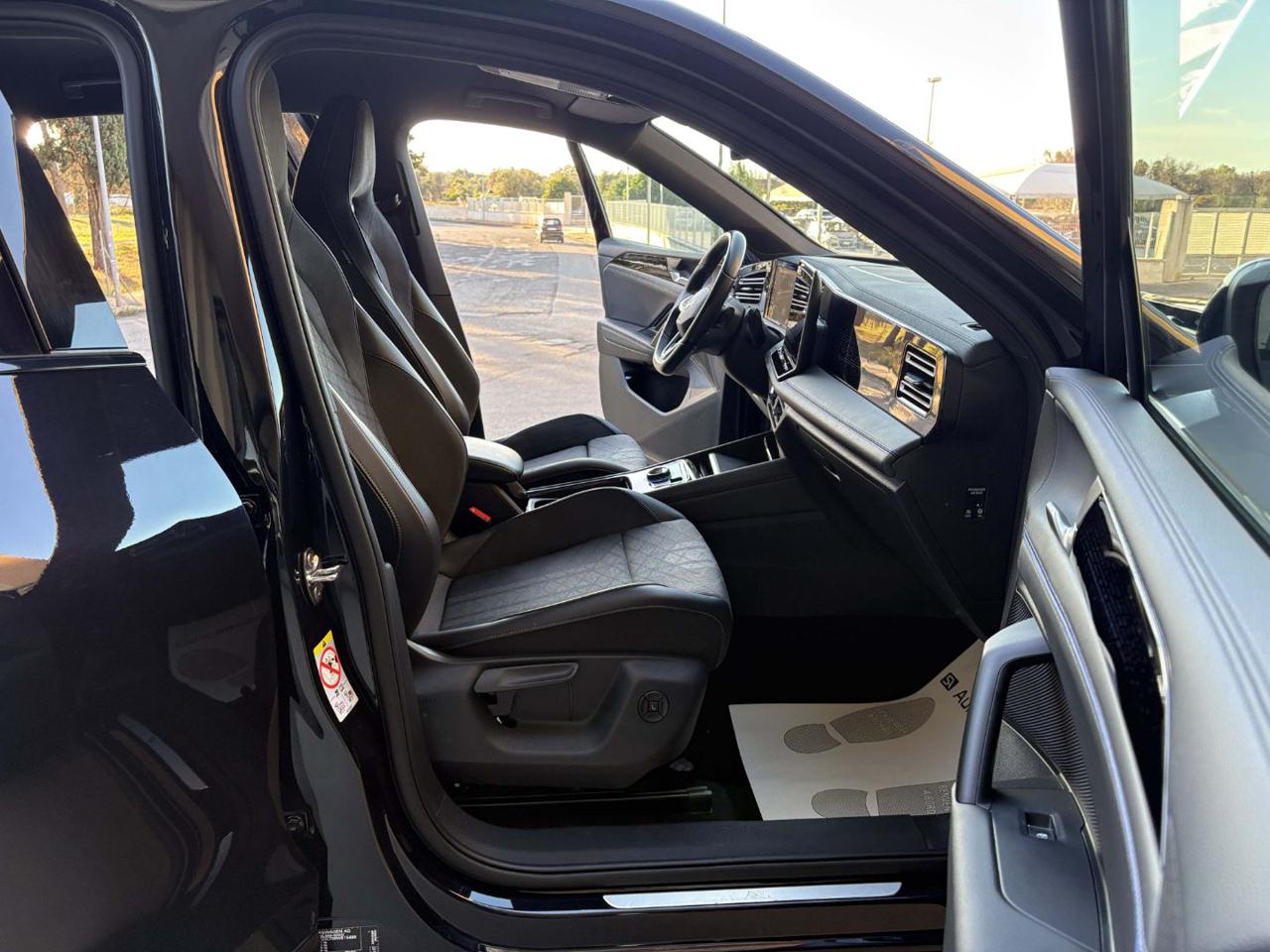 VOLKSWAGEN Tiguan 2.0 TDI 150 CV DSG R-Line Plus TOTAL BLACK - 9