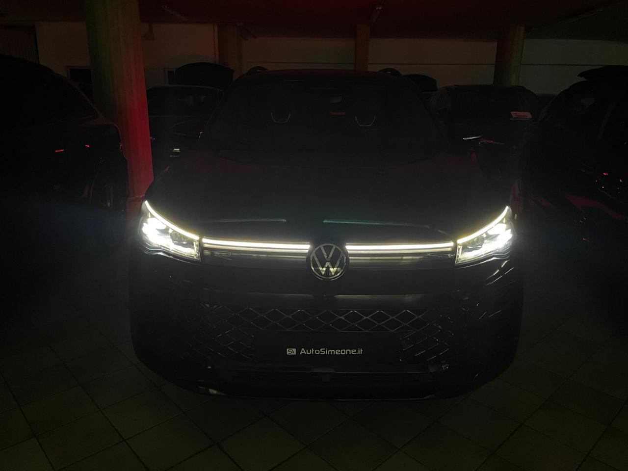VOLKSWAGEN Tiguan 2.0 TDI 150 CV DSG R-Line Plus TOTAL BLACK - 16