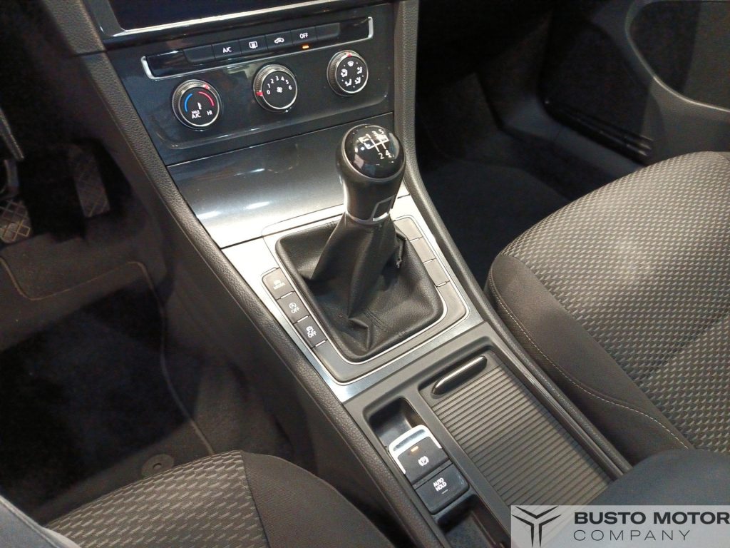 VOLKSWAGEN Golf Golf 5p 1.0 tsi Trendline Tech&Sound Pack 85cv - 17