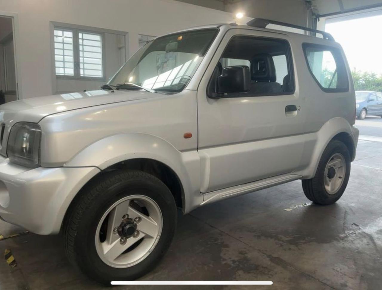 SUZUKI Jimny 1.3i 16V cat 4WD JLX - 2
