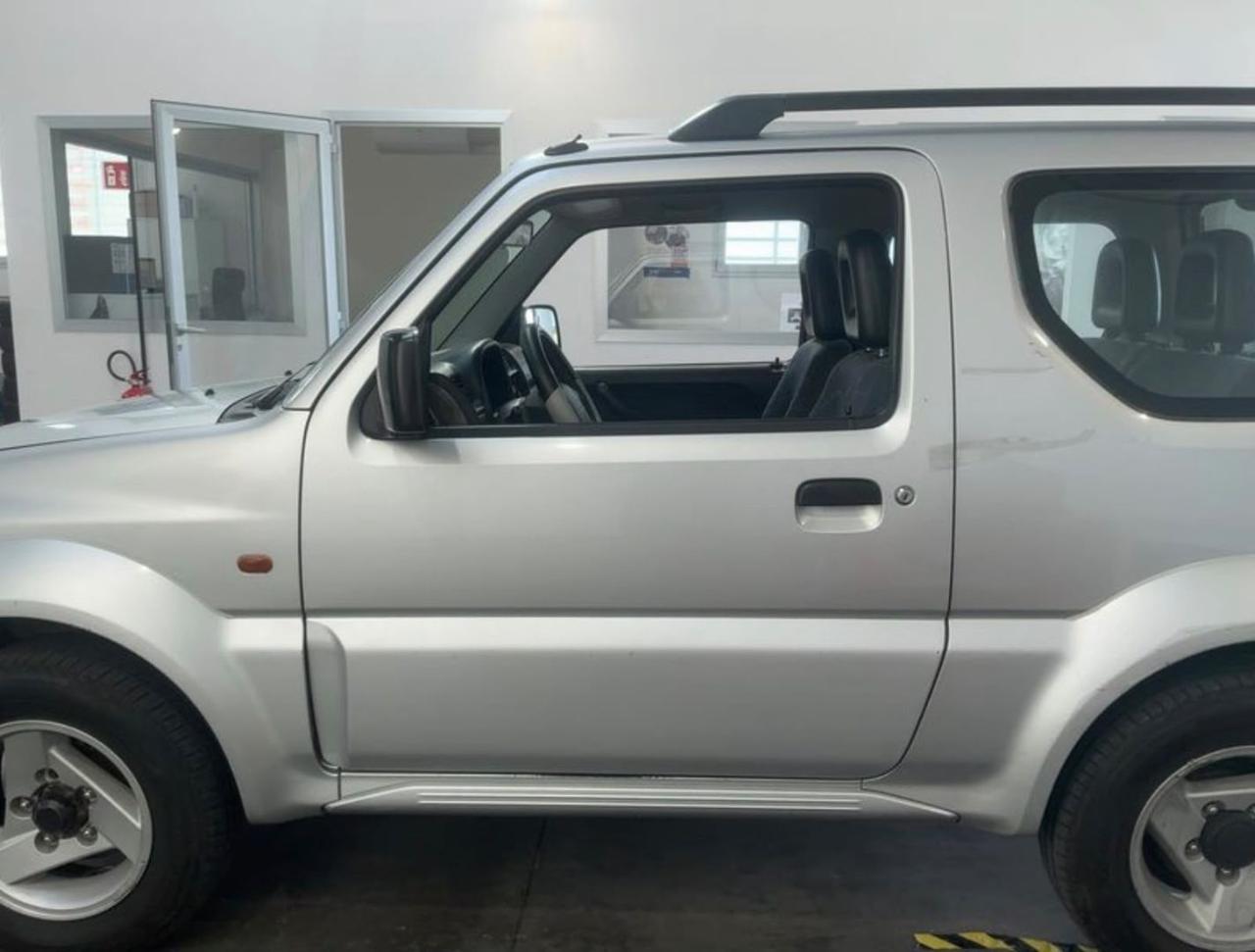 SUZUKI Jimny 1.3i 16V cat 4WD JLX - 3