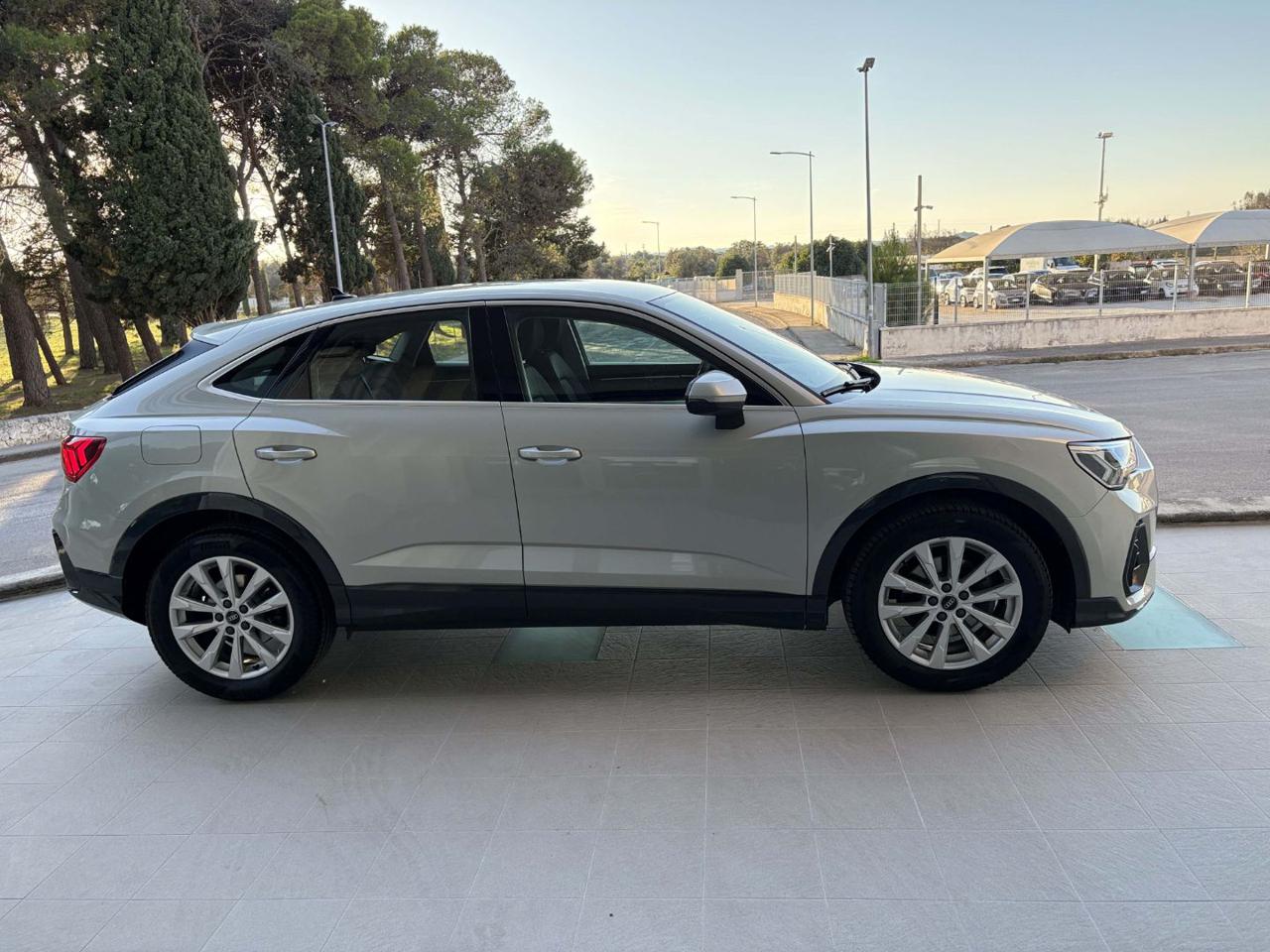 AUDI Q3 SPB SPORTBACK 35 TDI S tronic Business Plus - 4