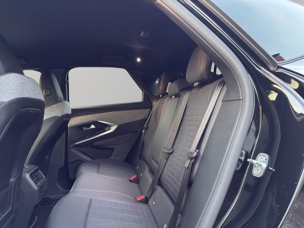 PEUGEOT 3008 Hybrid 136 e-DCS6 GT - 13