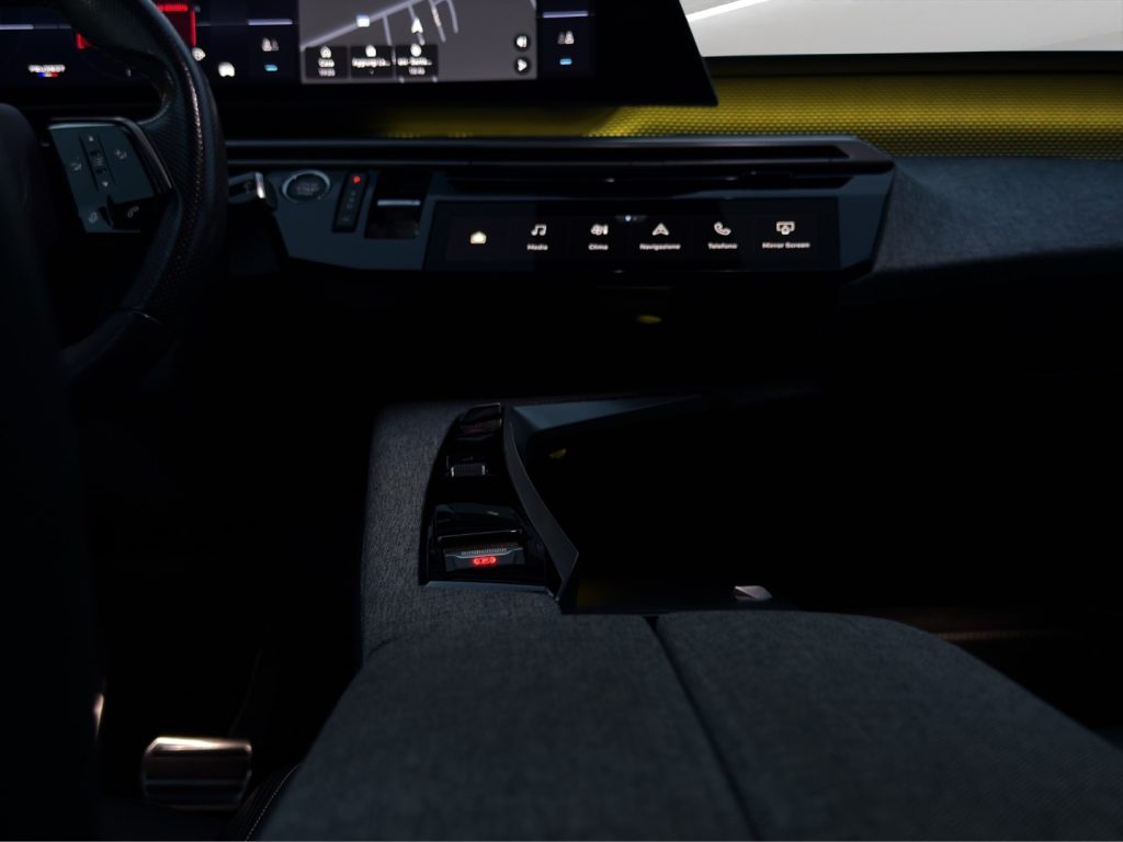 PEUGEOT 3008 Hybrid 136 e-DCS6 GT - 14