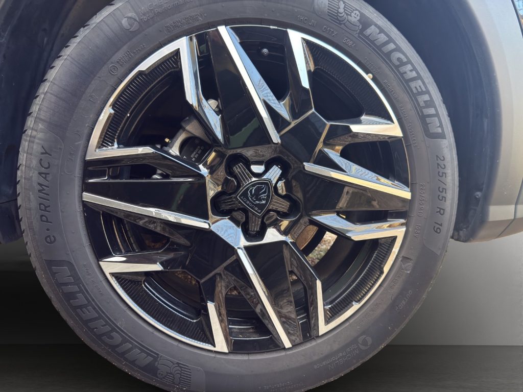 PEUGEOT 3008 Hybrid 136 e-DCS6 GT - 24