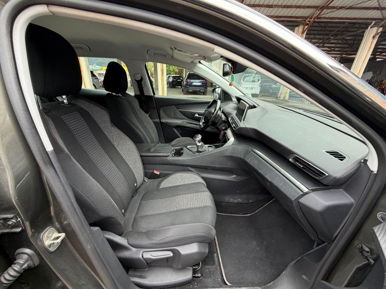 PEUGEOT 3008 BlueHDi 120 EAT6 S&S Allure - 15
