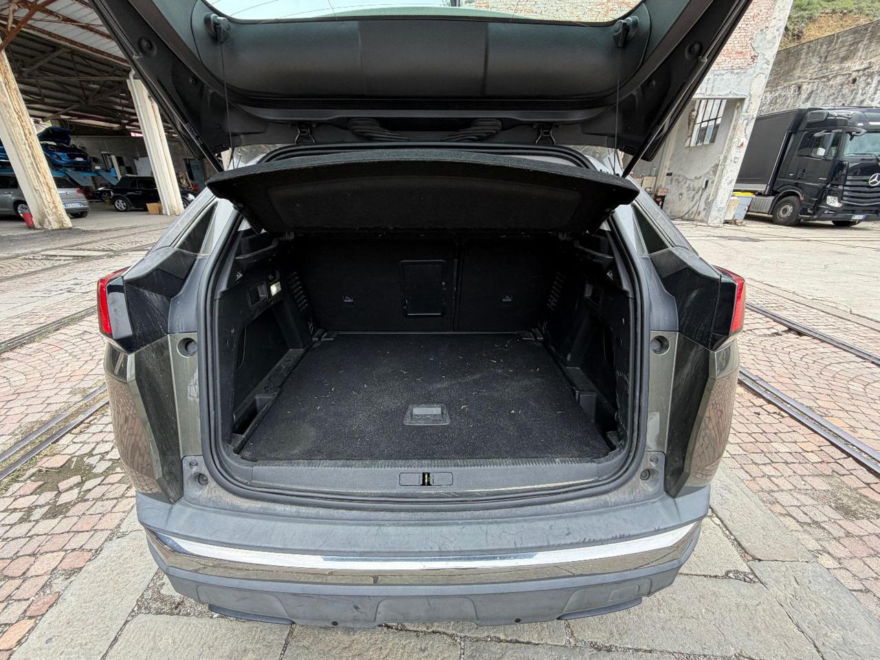 PEUGEOT 3008 BlueHDi 120 EAT6 S&S Allure - 13