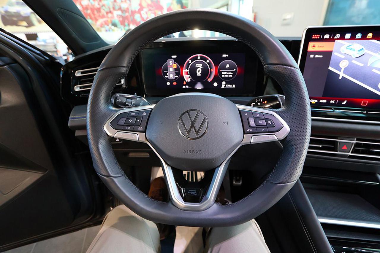 VOLKSWAGEN Tiguan 2.0 TDI 150cv DSG R-Line - 20