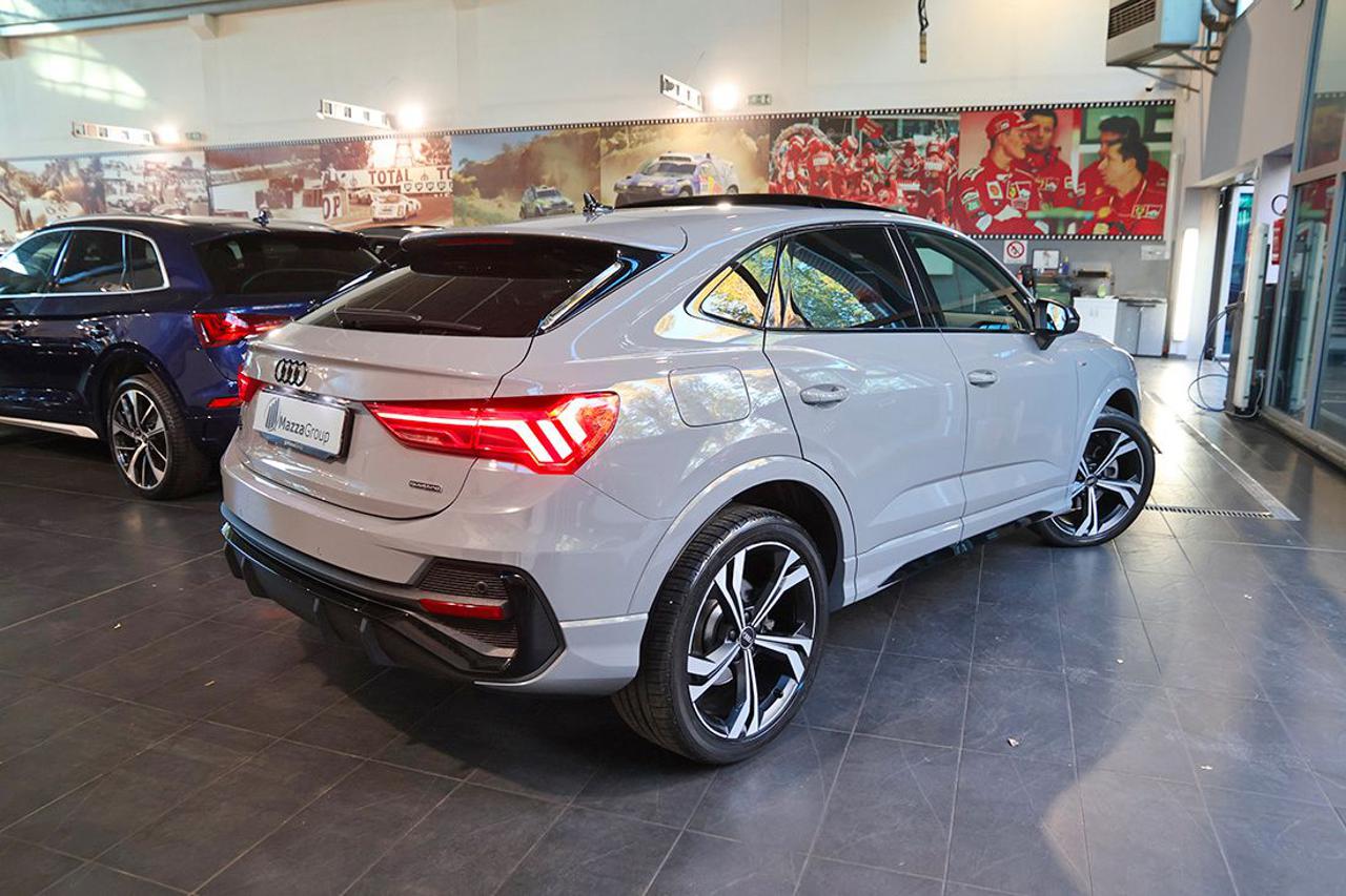 AUDI Q3 40 TFSI Sportback Quattro S-Tronic Identity Black - 9