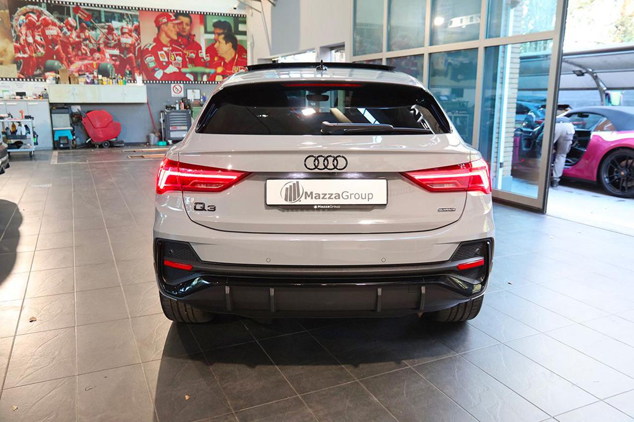 AUDI Q3 40 TFSI Sportback Quattro S-Tronic Identity Black - 8