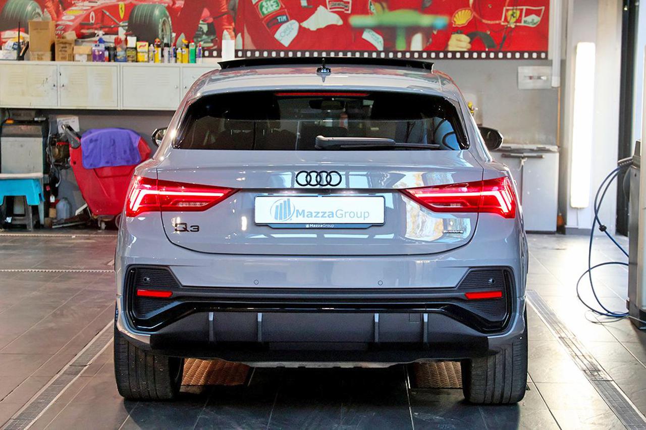 AUDI Q3 40 TFSI Sportback Quattro S-Tronic Identity Black - 4