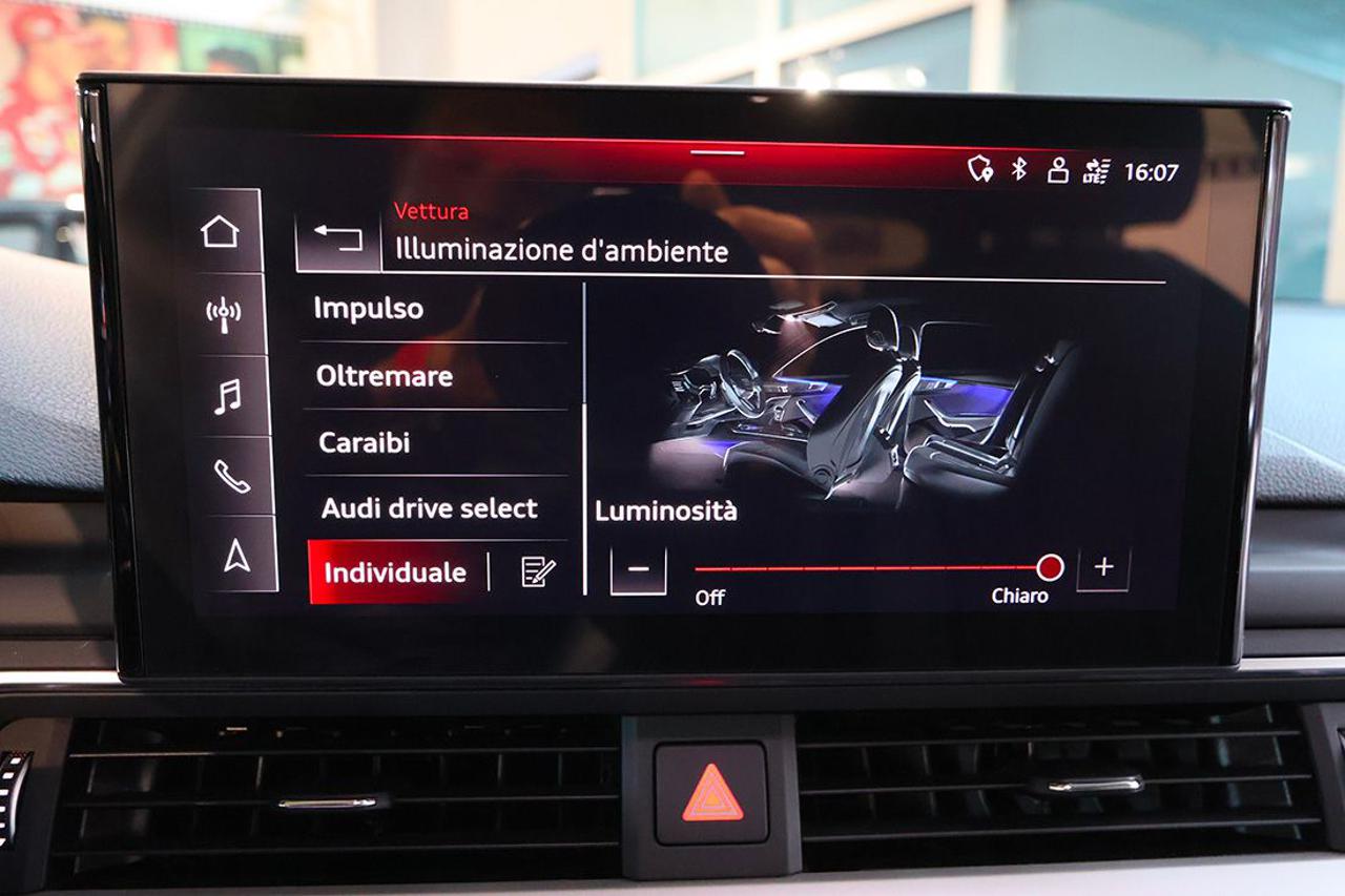 AUDI A4 35 TFSI Avant S-Tronic S-Line - 28
