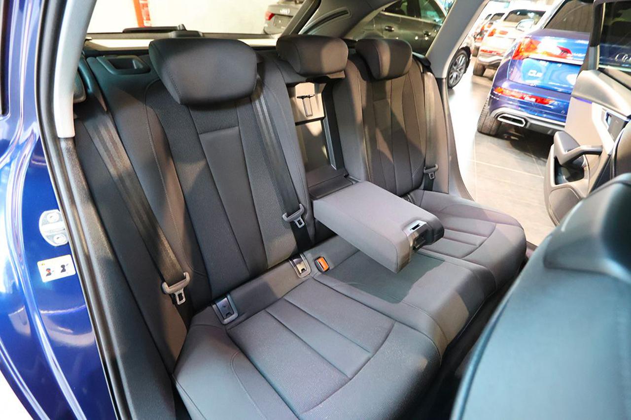 AUDI A4 35 TFSI Avant S-Tronic S-Line - 20