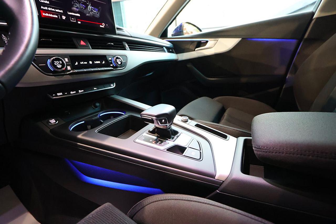 AUDI A4 35 TFSI Avant S-Tronic S-Line - 38