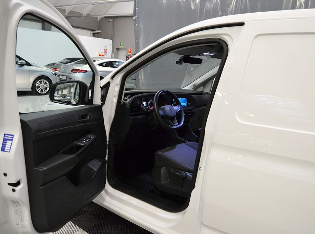 VOLKSWAGEN Caddy 2.0 TDI 75 CV Furgone Business - 2