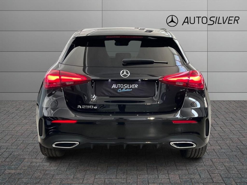 MERCEDES-BENZ A 250 e hybrid EQ AMG Line Advanced Plus - 4