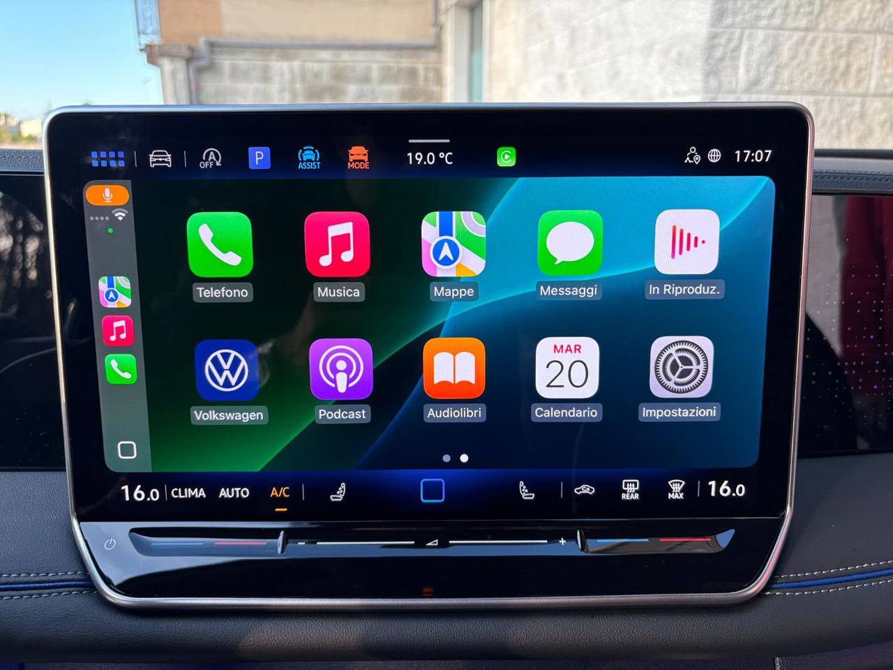 VOLKSWAGEN Tiguan 2.0 TDI 150 CV DSG R-Line - 32