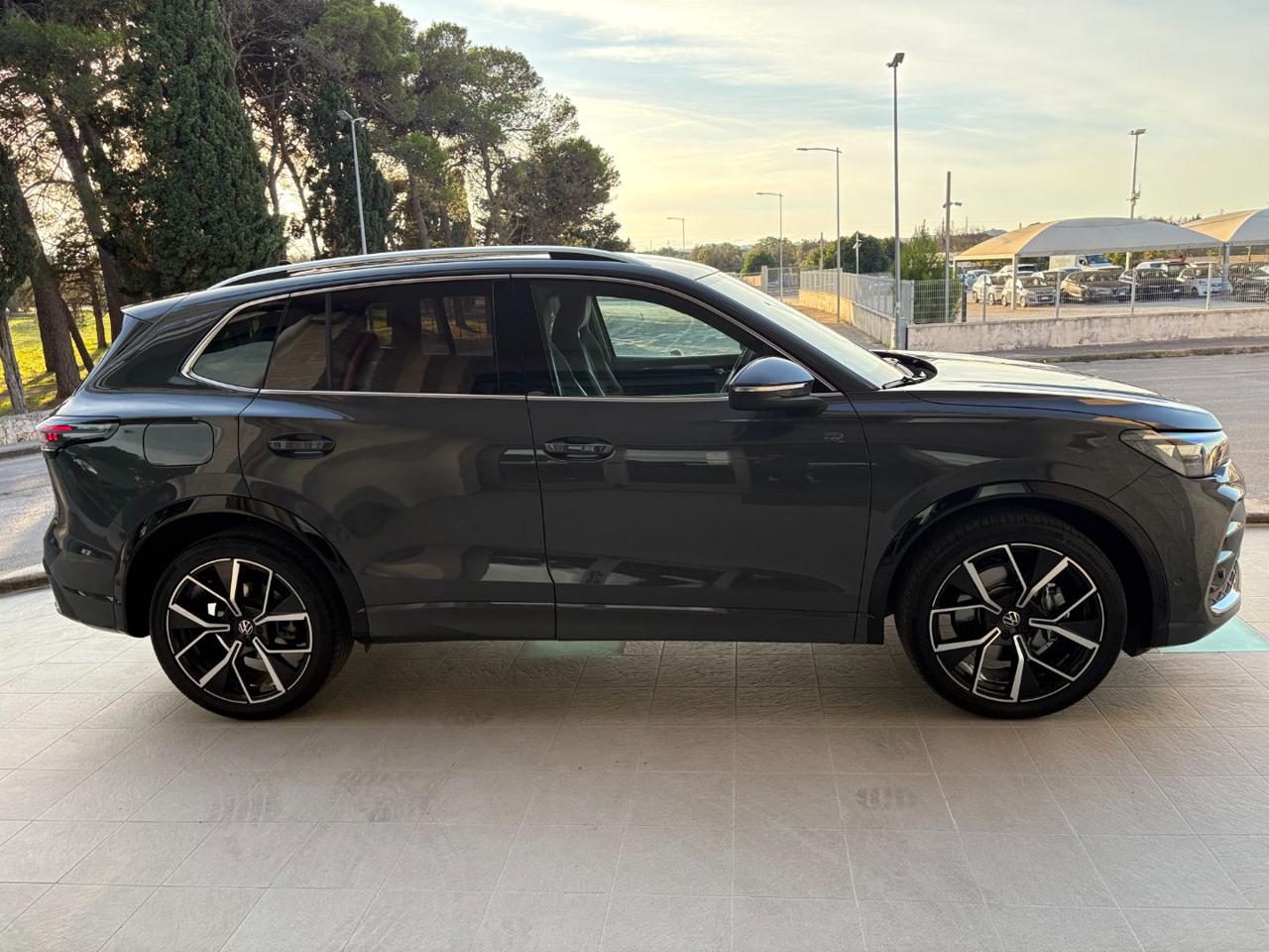 VOLKSWAGEN Tiguan 2.0 TDI 150 CV DSG R-Line - 4