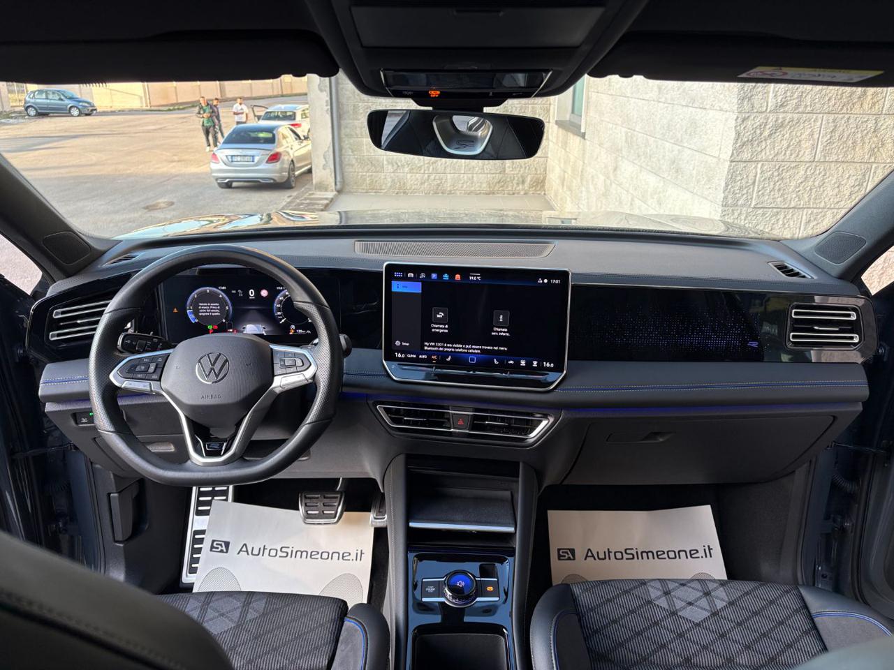 VOLKSWAGEN Tiguan 2.0 TDI 150 CV DSG R-Line - 12